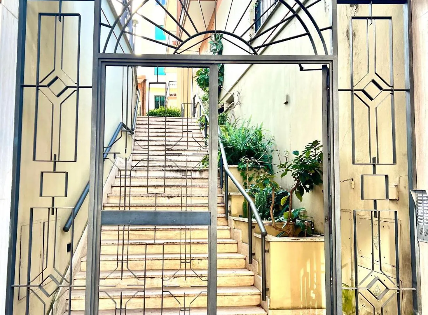 Domus Metro B1 Apartment Rome
